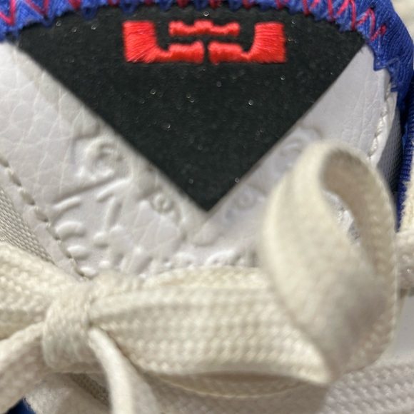 Nike LeBron 19 Low "Black Toe" White Blue Basketball Sneaker Size 12 - Picture 10 of 10